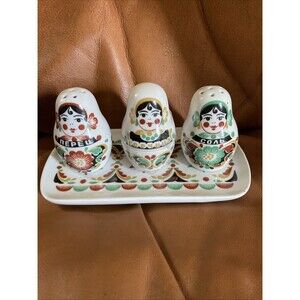 Vintage Russian USSR Nesting Doll Matryoshka Tray Decor Salt Pepper Shakers 70s